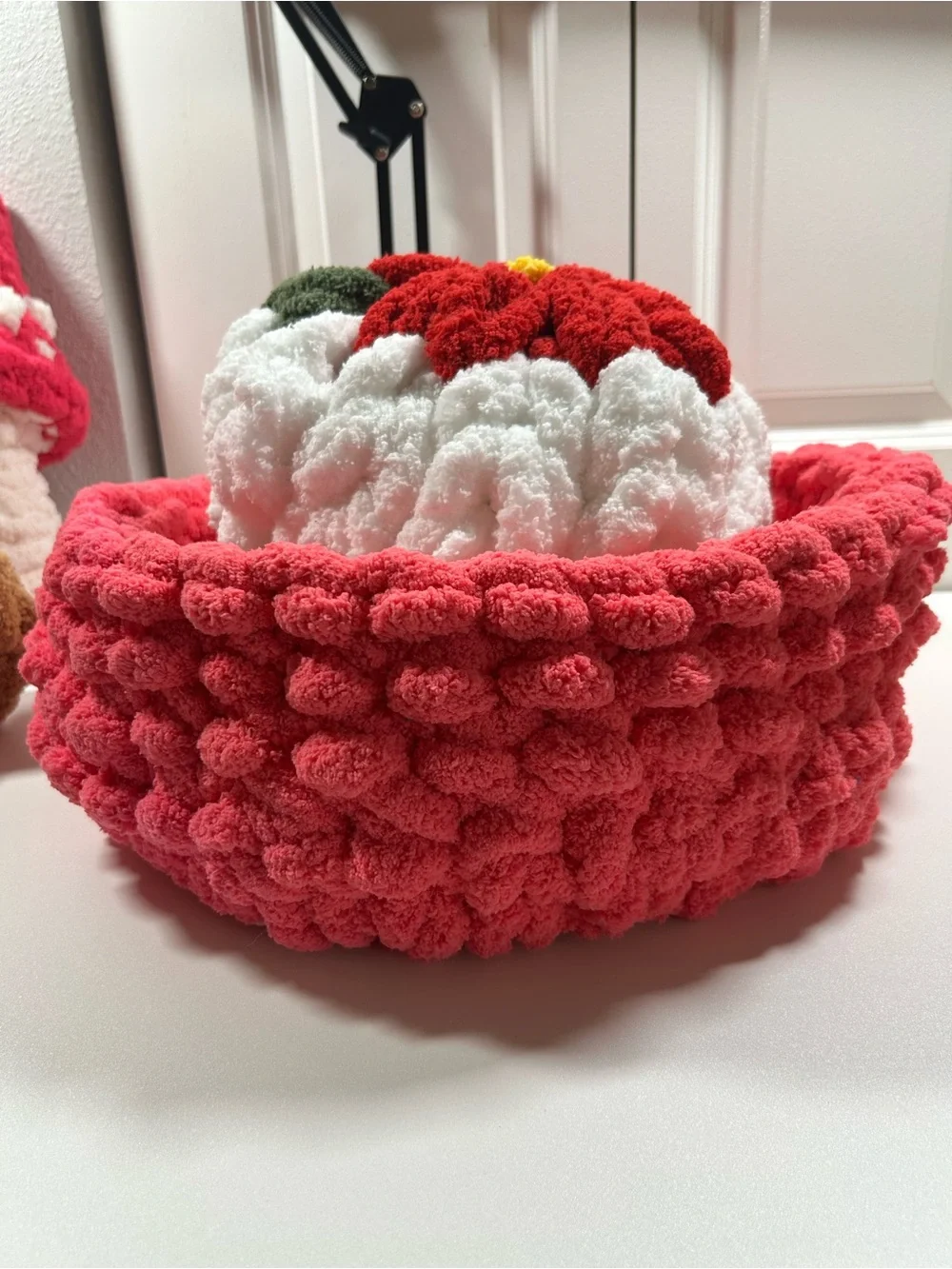 Cozy Plush Round Pet Bed in Hot Pink